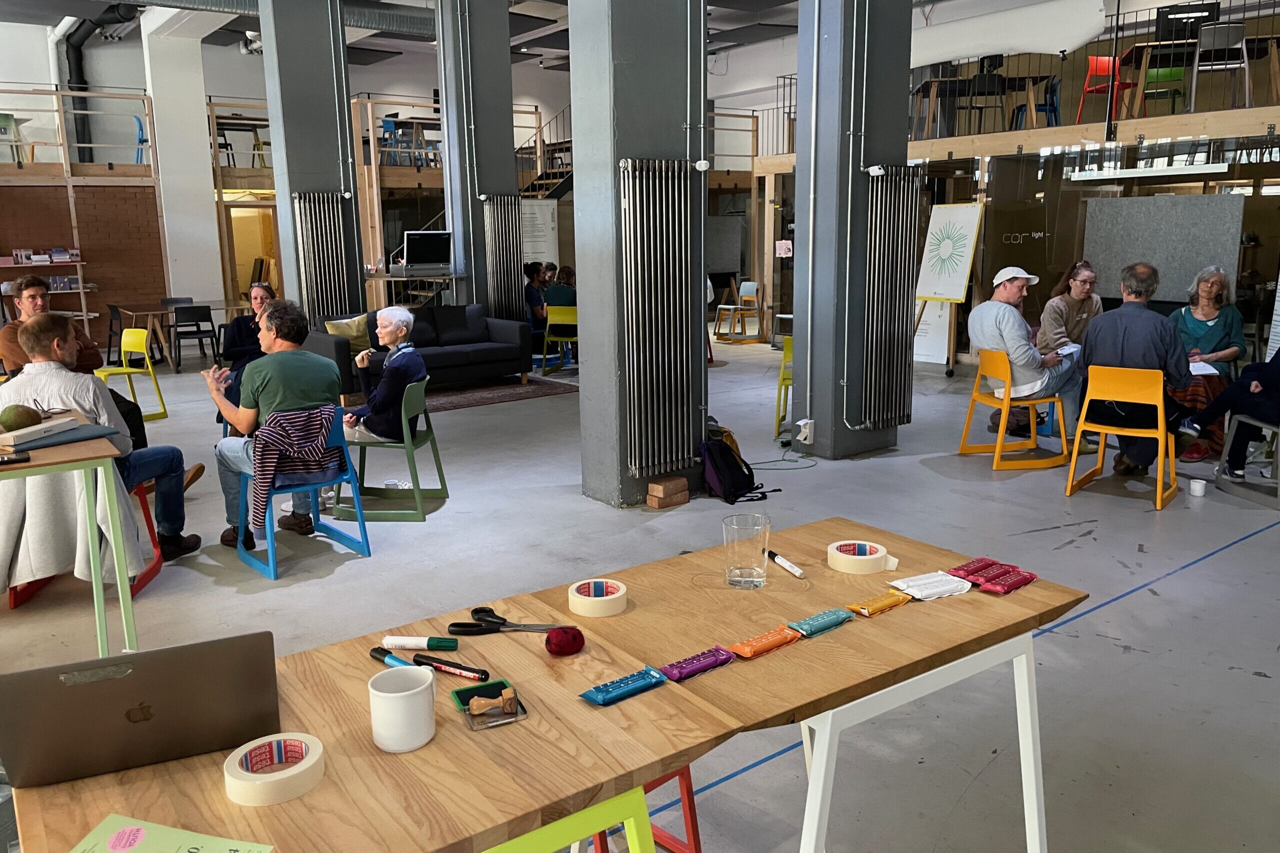 Akteur*innen der Bio-Branche diskutieren über organisationsübergreifende Zusammenarbeit im Rahmen der Initiative ‚Solidarische Region München‘ unter dem Motto ‚bio goes eco‘.